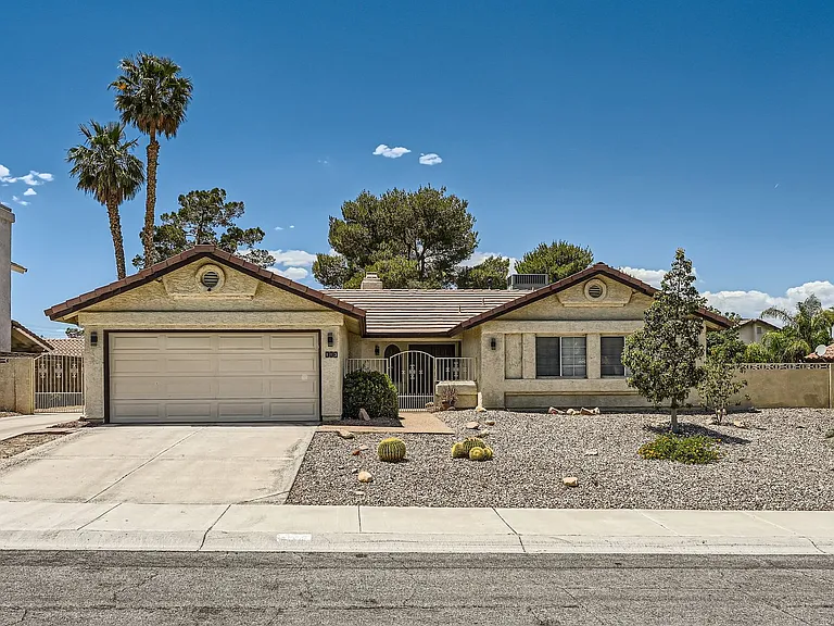 113 Montclair Dr — Photo 1