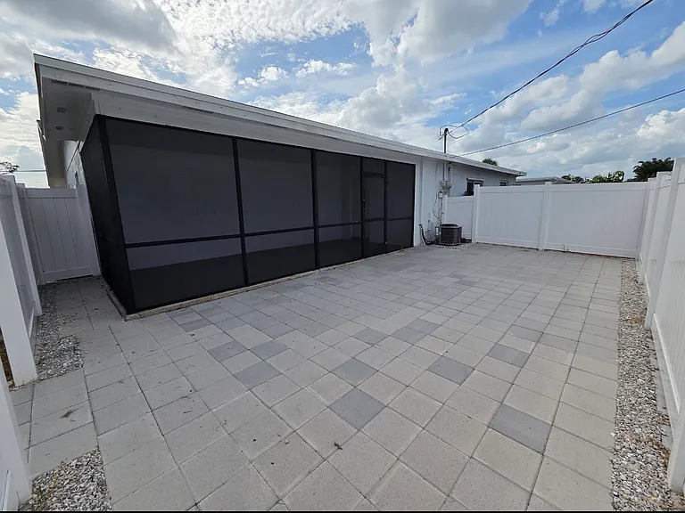 3031 NE Savannah Rd #2 — Photo 5