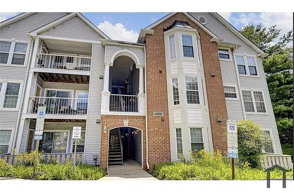 Building Photo - 4406 Silverbrook Ln #J201