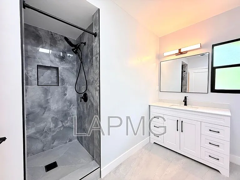 6130 Whitsett Ave #6132 — Photo 22