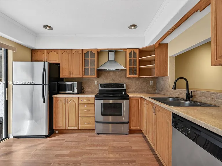 9315 Wedgewood Dr #B19 — Photo 5