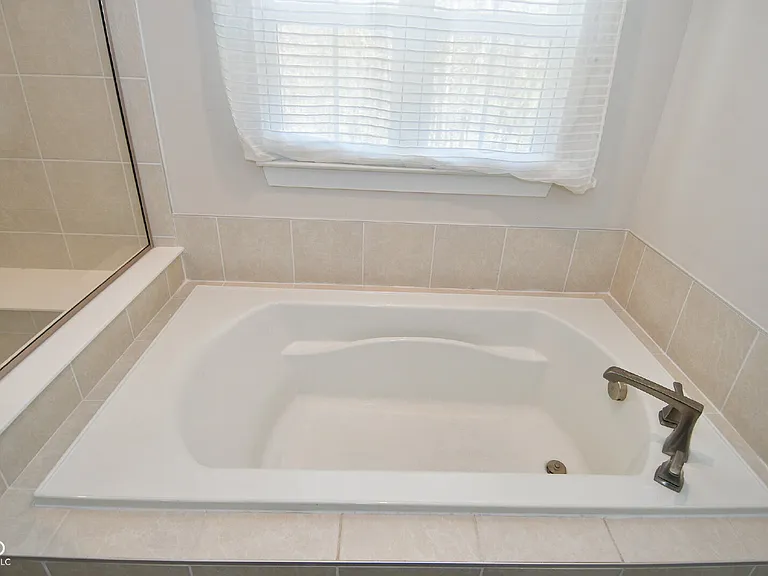 379 Gathering Ln — Photo 35