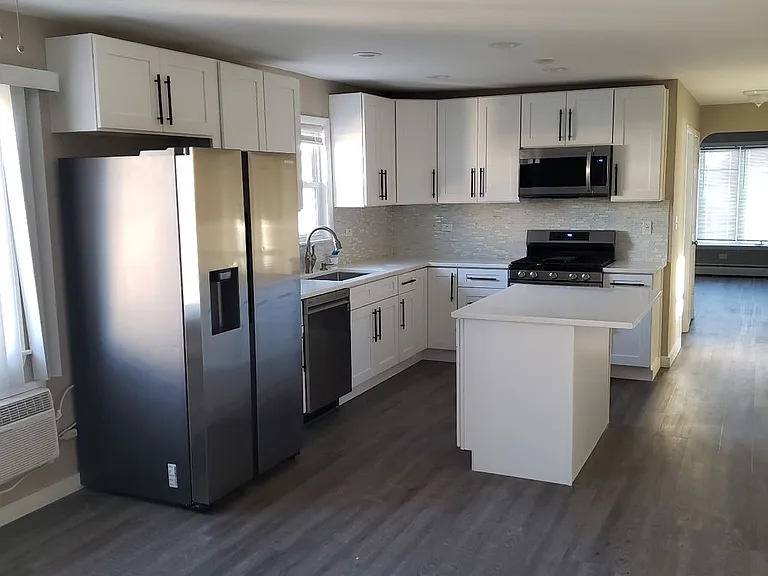 8604 W Carmen Ave — Photo 2