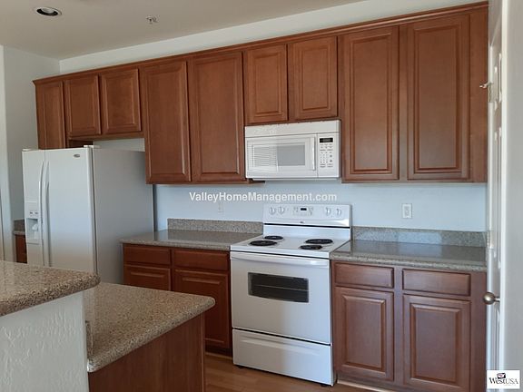 5th image of 2828 E Donner Dr