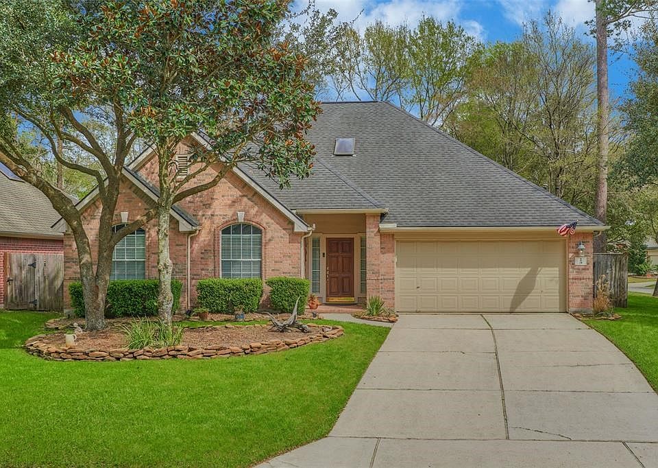 Welcome to 2 Nila Grove Court in Harper's Landing, The Woodlands Village of College Park.