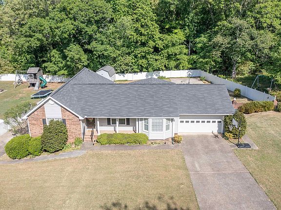 2nd image of 1511 Louise Dr SE