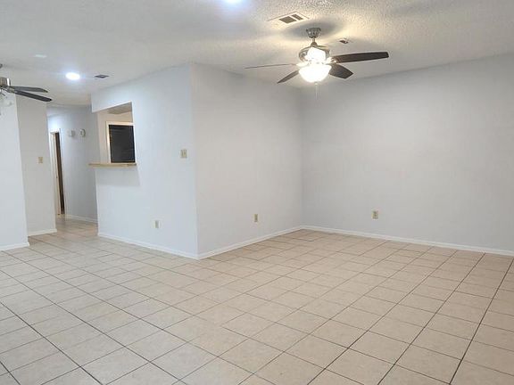 4th image of 125 Prairie Creek Cir