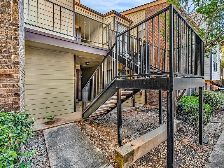 2542 Babcock Rd #204-F — Photo 4