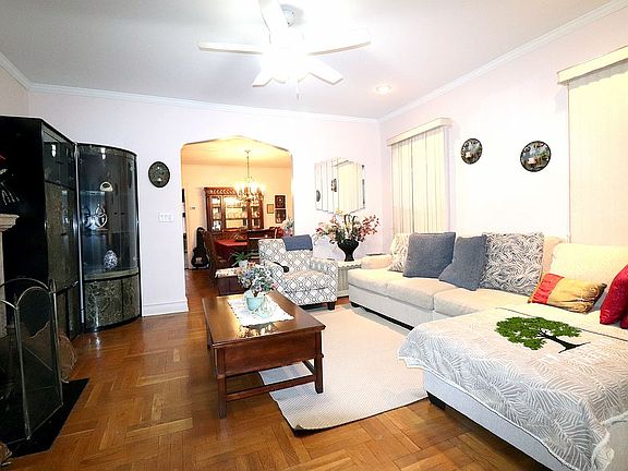 3rd image of 4810 Avenue