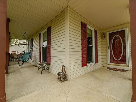 2nd image of 674 Oakcrest Dr