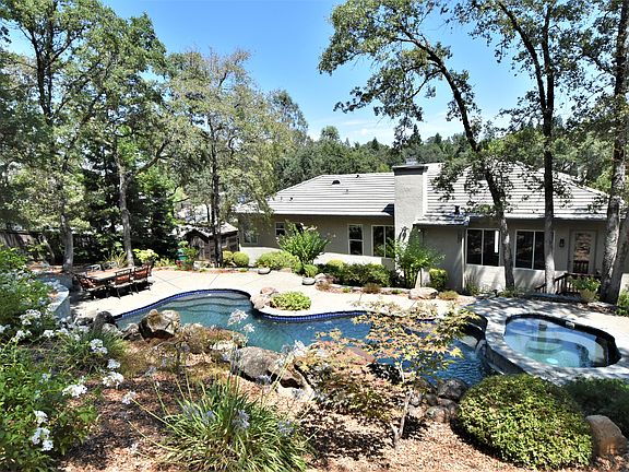 2nd image of 1086 Manning Dr