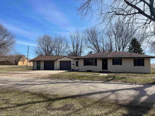674 Poplar St, Ocheyedan, IA 51354