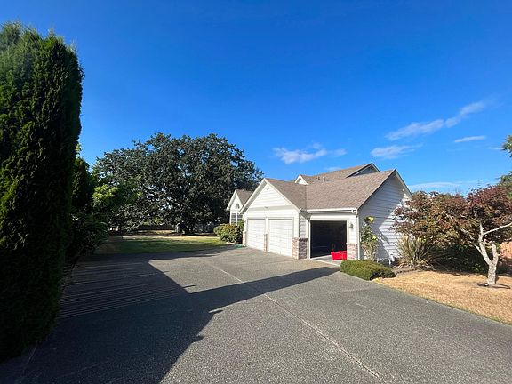 2nd image of 207 34th Ave NW