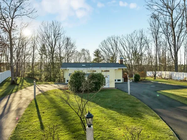 494 Woodlawn Ridge Road, Pembroke, NH 03275