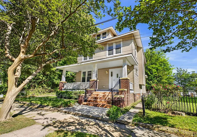 1008 Grayson St — Photo 1