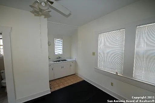 423 W Huisache Ave — Photo 6