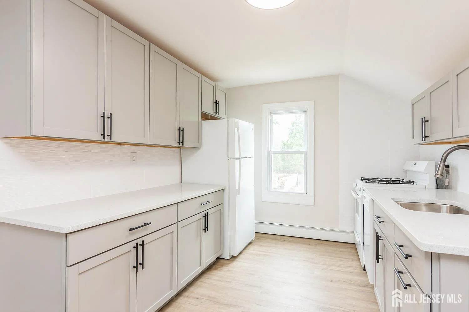 2 bed, 1.0 bath, $2,200 — Photo 4