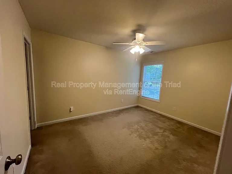 1950 Glenkirk Dr — Photo 18