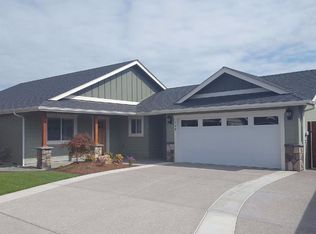 1739 SW Blessing Pl, Grants Pass, OR 97527