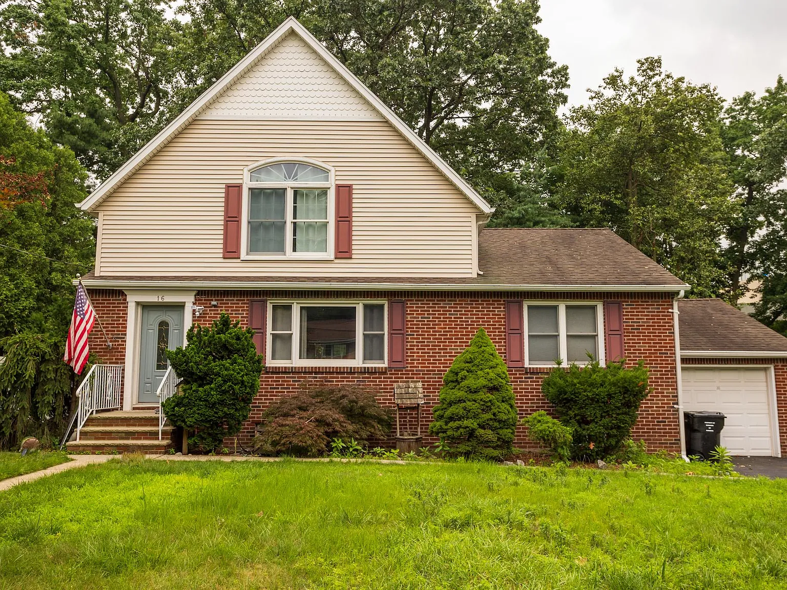 4 bed, $5,000 — Photo 1