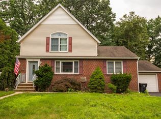 16 Broad Ave, Paramus, NJ 07652