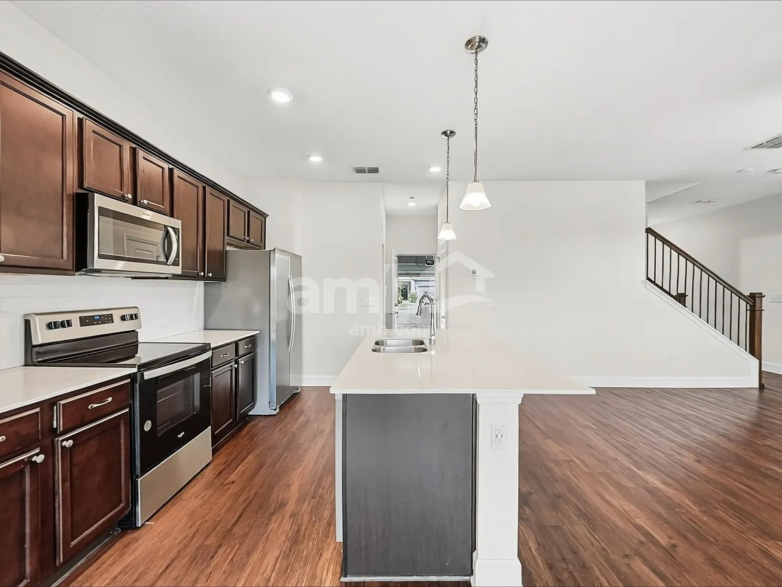4 bed, 2.5 bath, 1977 sqft, $2,535 — Photo 3