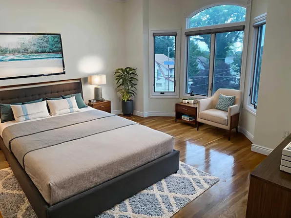 436 Lawton Avenue image 4 of 26