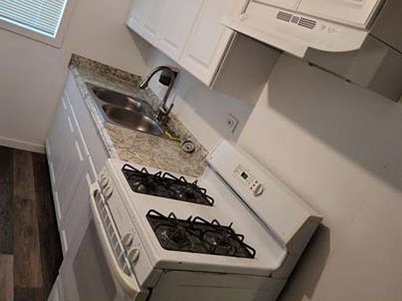 2nd image of 501 Hutchison St #4