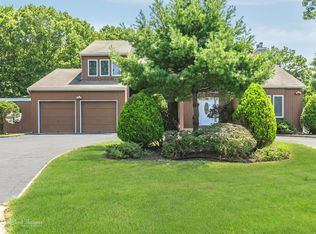 6 Sterling Cir, Dix Hills, NY 11746