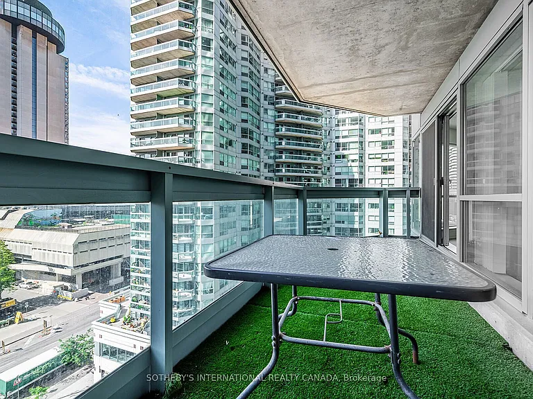 10 Yonge St #1012 — Photo 28