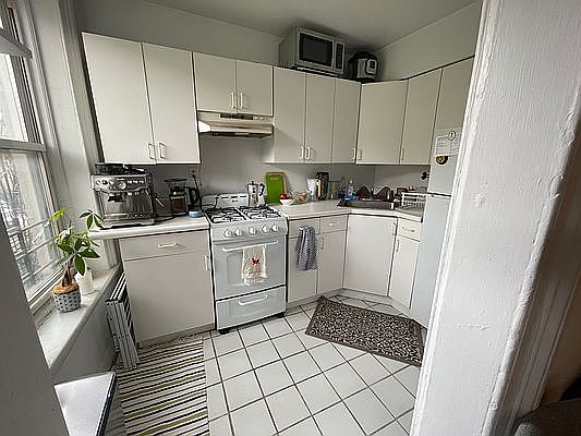 2nd image of 76 Douglass St APT 2R