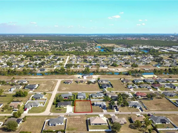 2825 NE 4th Pl, Cape Coral, FL 33909