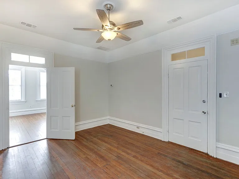 218 E Henry St #B — Photo 22