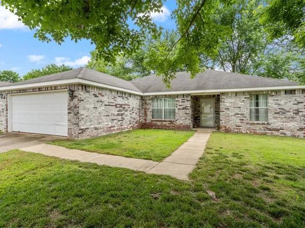 77 W Briarmeadow St, Farmington, AR 72730