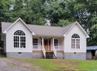 72 Grove St, Mentone, AL 35984