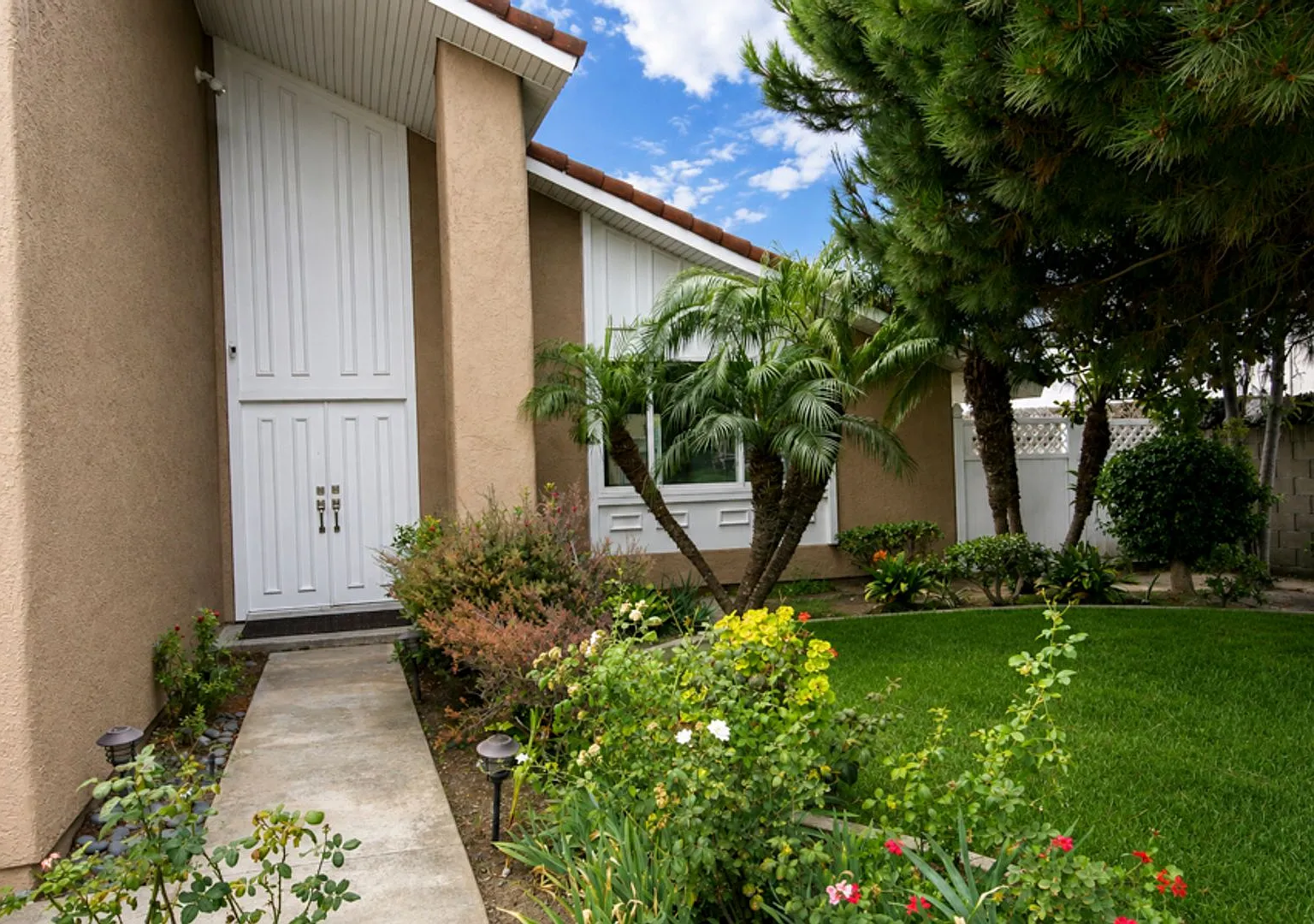 Large and Updated Fountain Valley Home — Photo 3