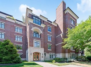120 Seaver St #C304, Brookline, MA 02445