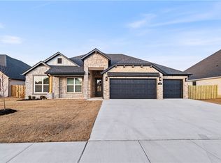 1340 Tiffany St, Centerton, AR 72719