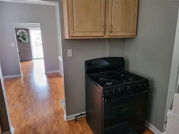 5th image of 566 Avenue A