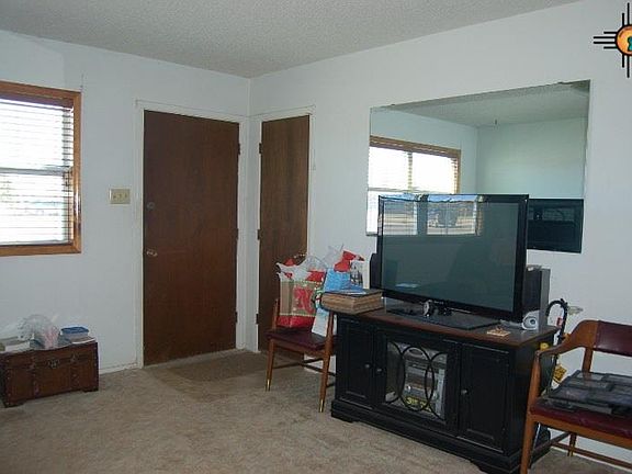 5th image of 128 S Knoxville St