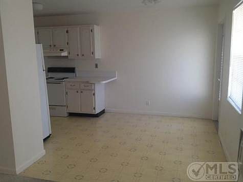 3rd image of 810 Lake Shore Dr APT 29