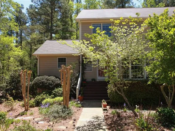 104 Mallard Ct, Chapel Hill, NC 27517