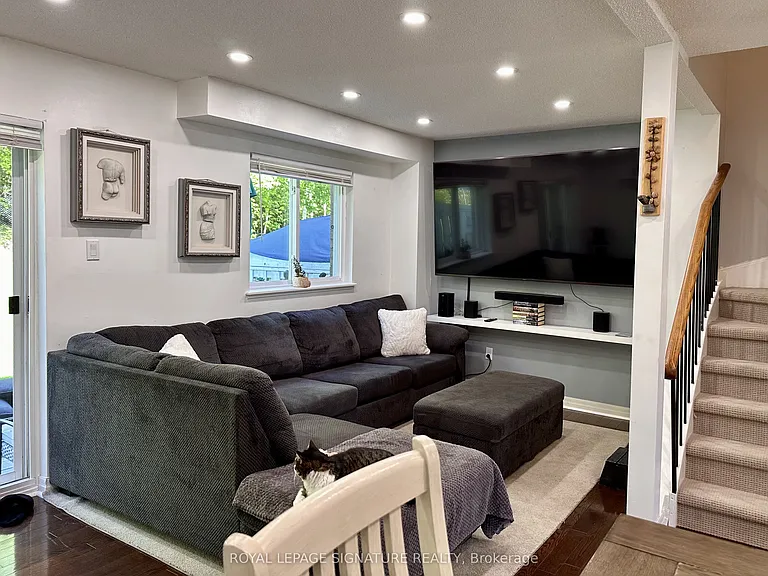 602 Gibney Cres — Photo 3