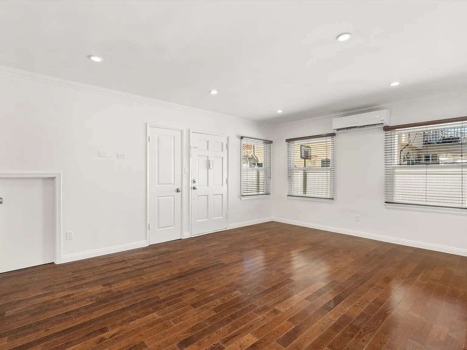 2 bed, 1080 sqft, $3,650 — Photo 4