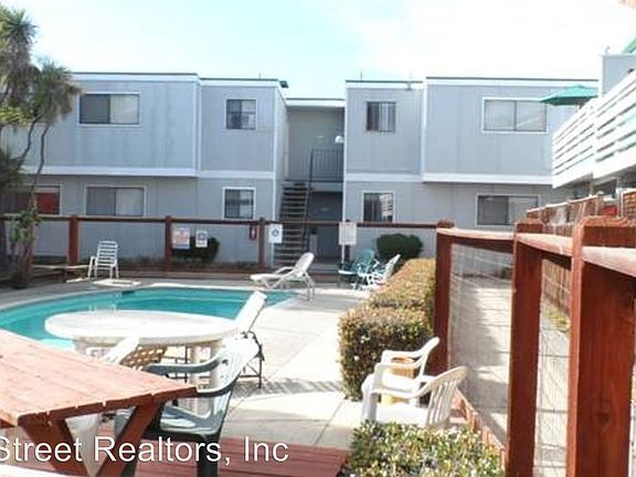 3rd image of 1945 42nd Ave APT 01