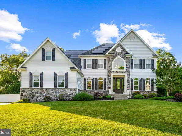 5 Laurel Wood Ct, Laurel Springs, NJ 08021