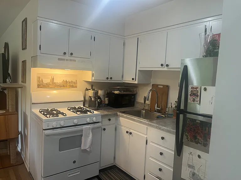 370 Claremont Ave #B-2 — Photo 6