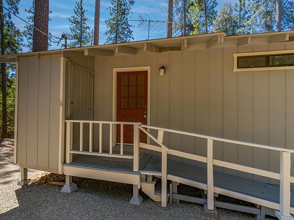 2nd image of 25498 Meadow Dr