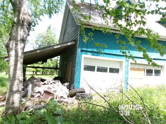 4th image of 689 Thompson Rd
