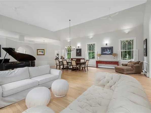 94 Division St, East Greenwich, RI 02818